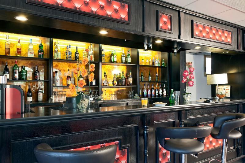 Hotel Le Cardinal Rueil Centre Zewnętrze zdjęcie