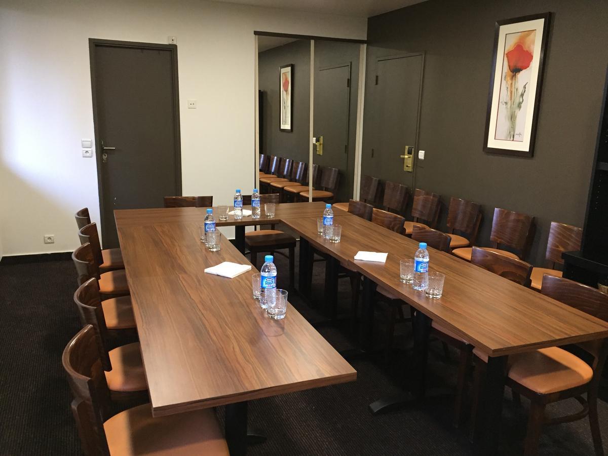 Hotel Le Cardinal Rueil Centre Zewnętrze zdjęcie