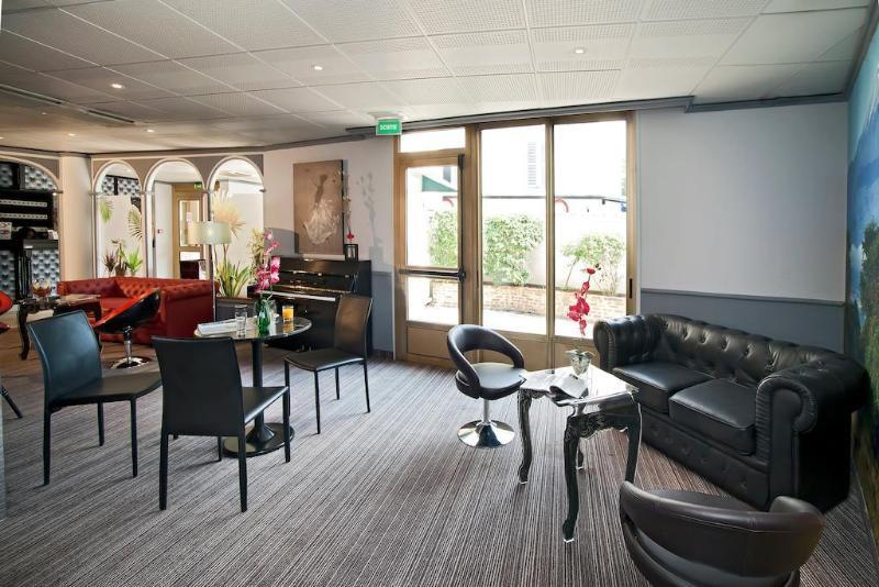 Hotel Le Cardinal Rueil Centre Zewnętrze zdjęcie