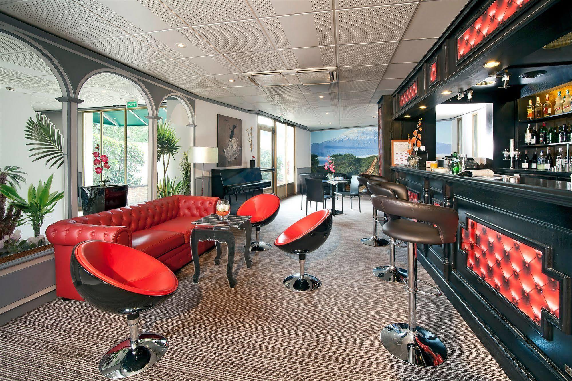 Hotel Le Cardinal Rueil Centre Zewnętrze zdjęcie